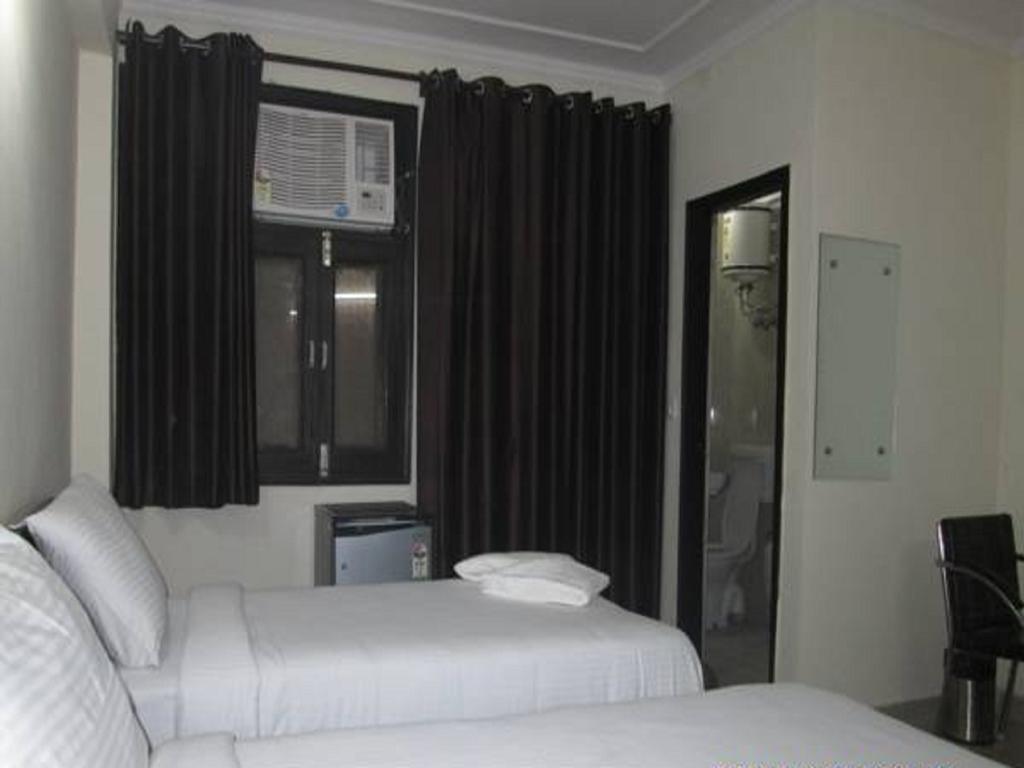 Charanpahari Hotel New Delhi Luaran gambar