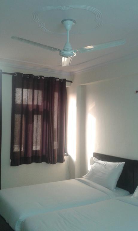 Charanpahari Hotel New Delhi Luaran gambar