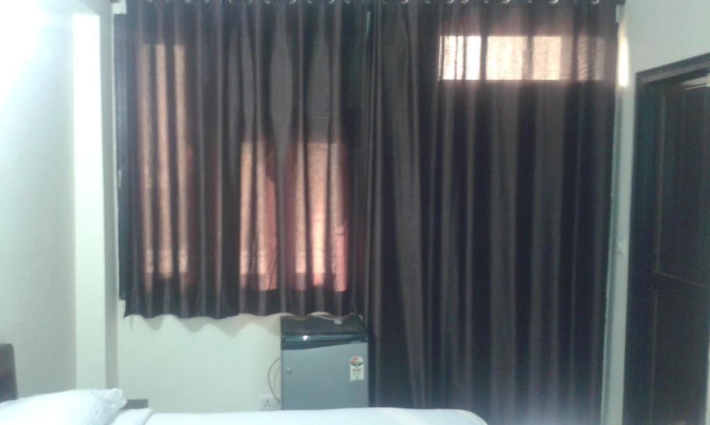 Charanpahari Hotel New Delhi Luaran gambar