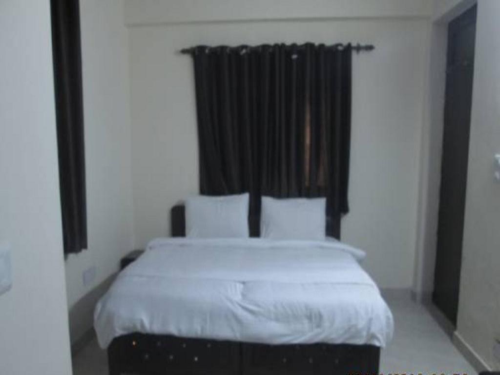 Charanpahari Hotel New Delhi Bilik gambar