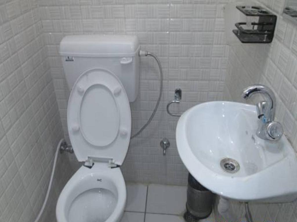 Charanpahari Hotel New Delhi Bilik gambar