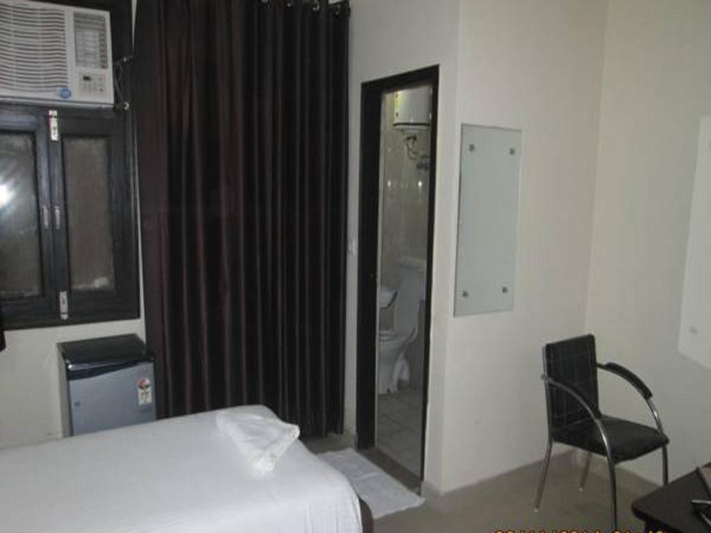 Charanpahari Hotel New Delhi Luaran gambar