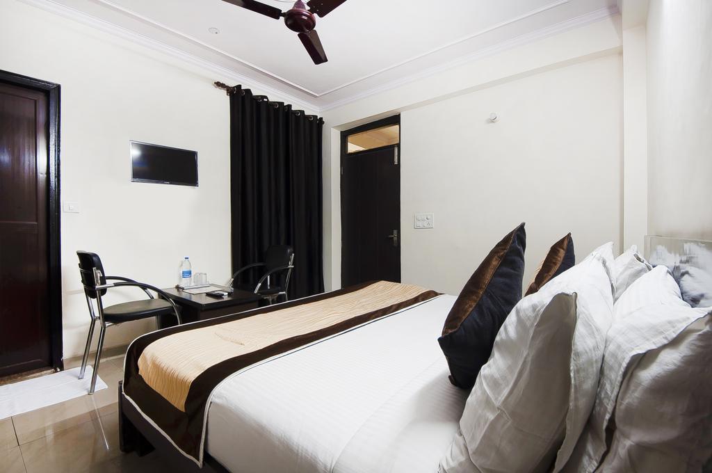 Charanpahari Hotel New Delhi Luaran gambar