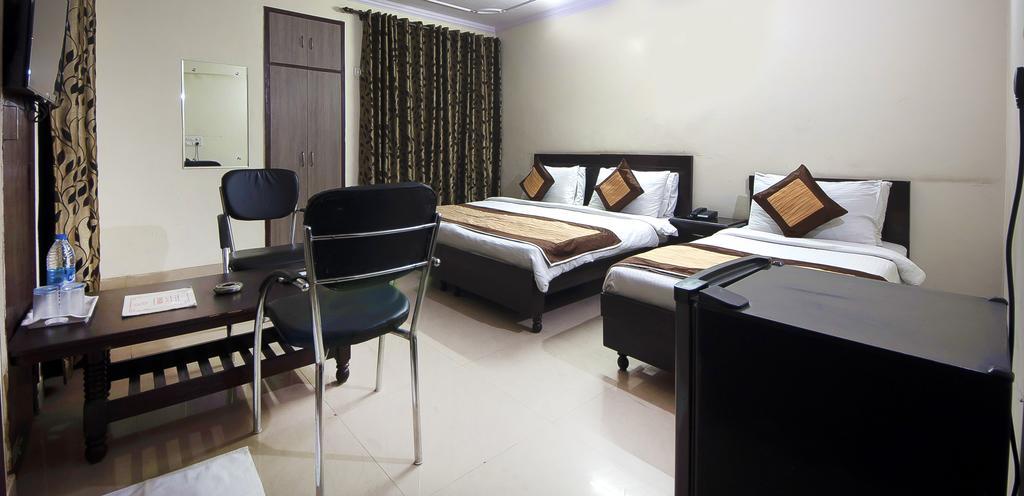 Charanpahari Hotel New Delhi Luaran gambar