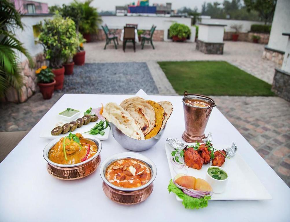 Charanpahari Hotel New Delhi Luaran gambar