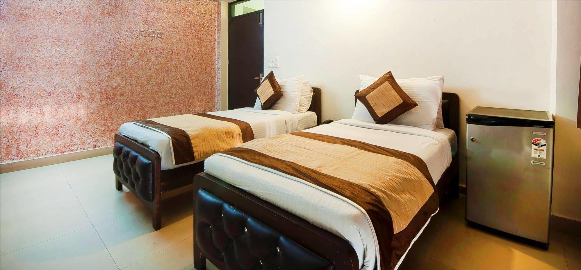 Charanpahari Hotel New Delhi Luaran gambar