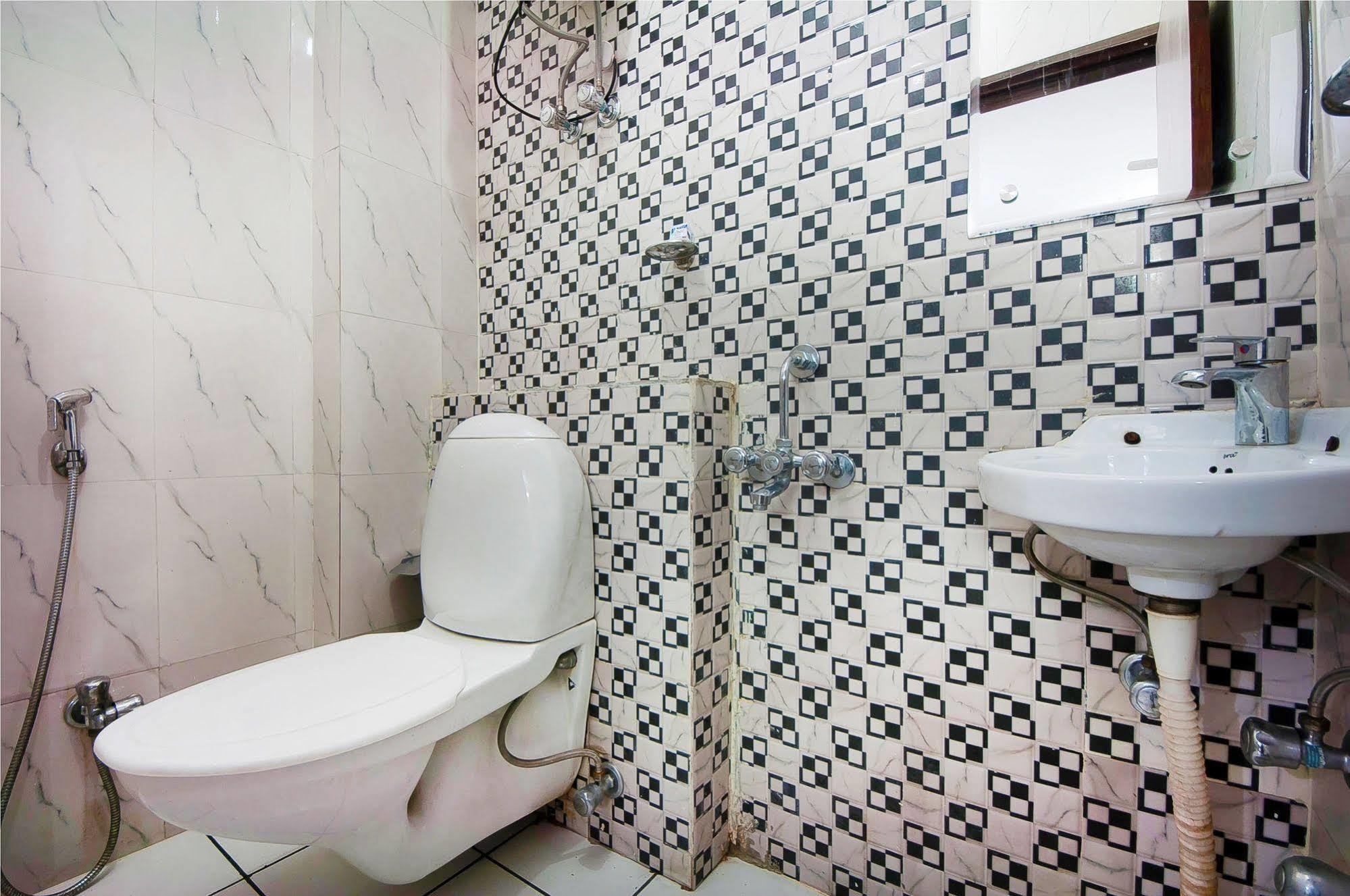 Charanpahari Hotel New Delhi Luaran gambar