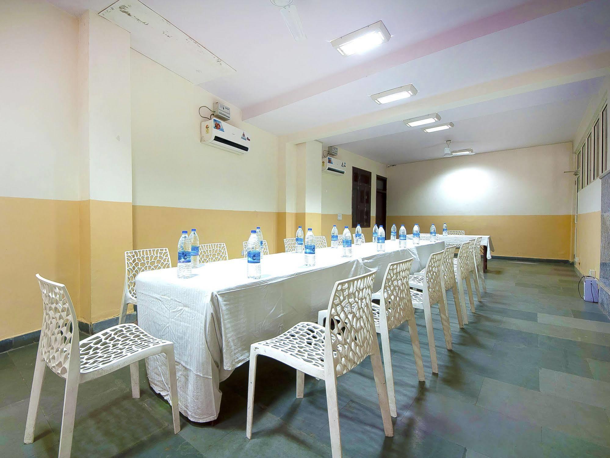 Charanpahari Hotel New Delhi Luaran gambar
