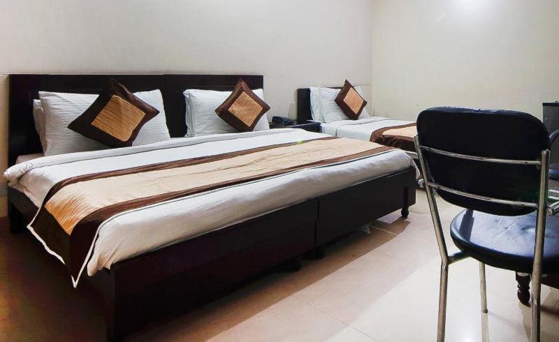 Charanpahari Hotel New Delhi Luaran gambar
