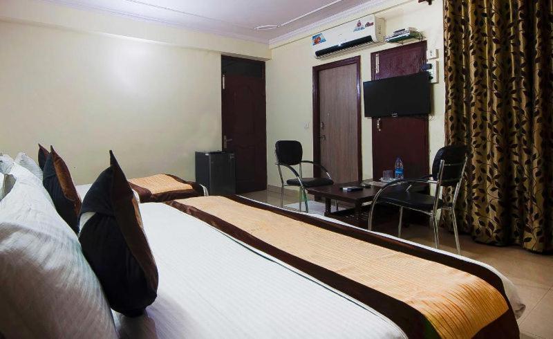 Charanpahari Hotel New Delhi Luaran gambar