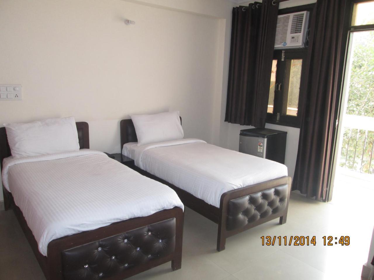 Charanpahari Hotel New Delhi Luaran gambar