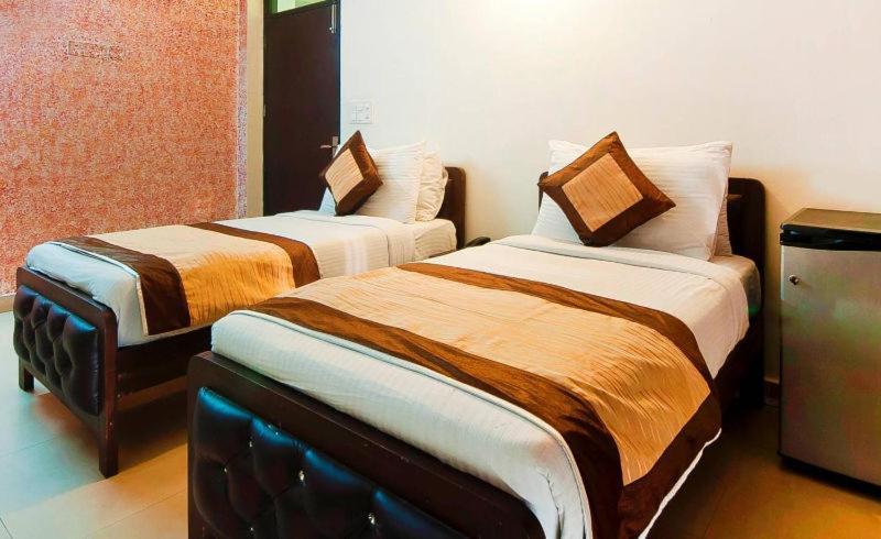 Charanpahari Hotel New Delhi Luaran gambar