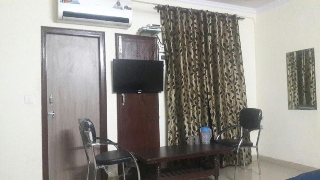 Charanpahari Hotel New Delhi Luaran gambar