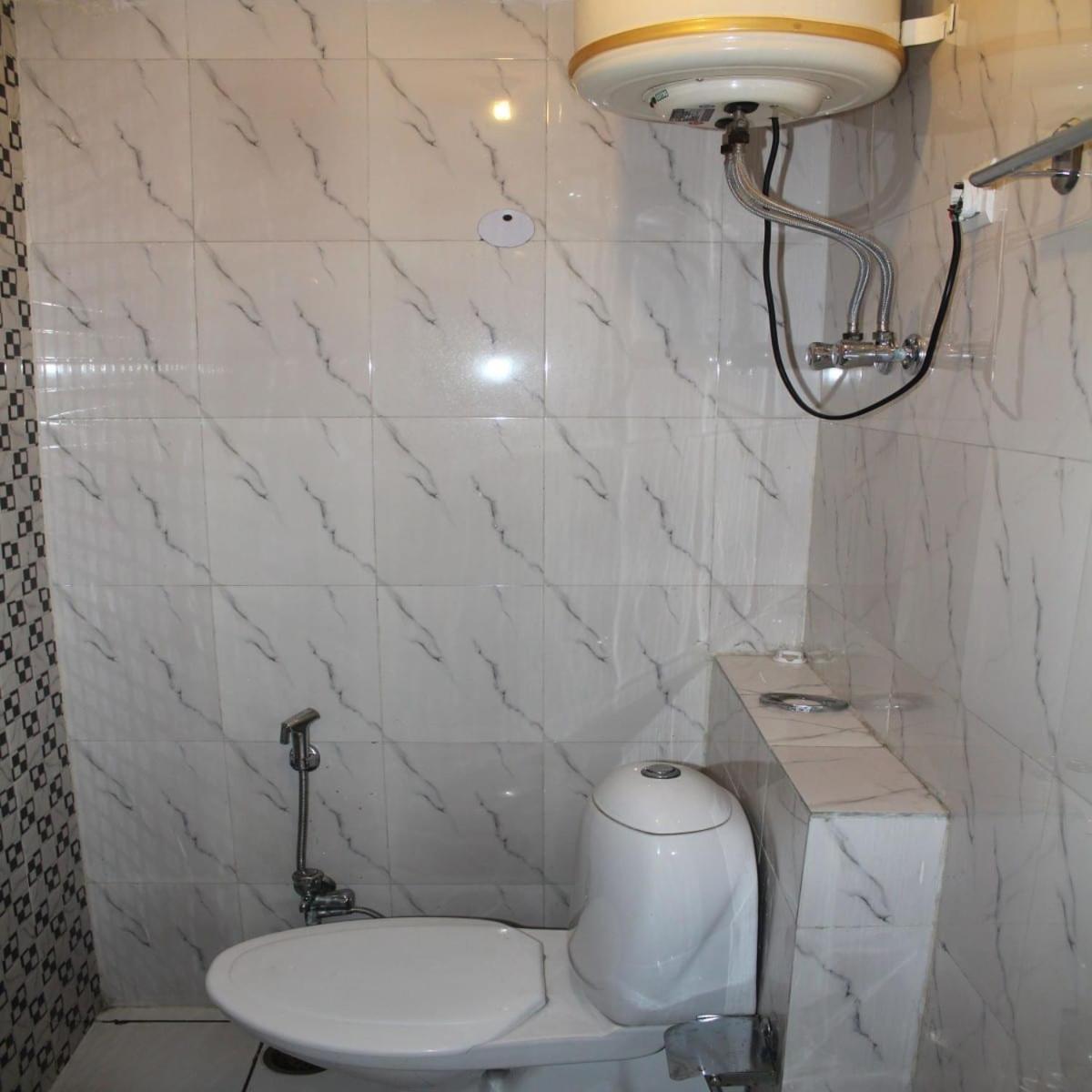 Charanpahari Hotel New Delhi Luaran gambar