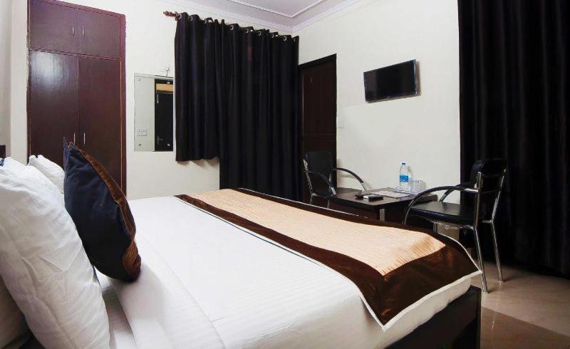 Charanpahari Hotel New Delhi Luaran gambar